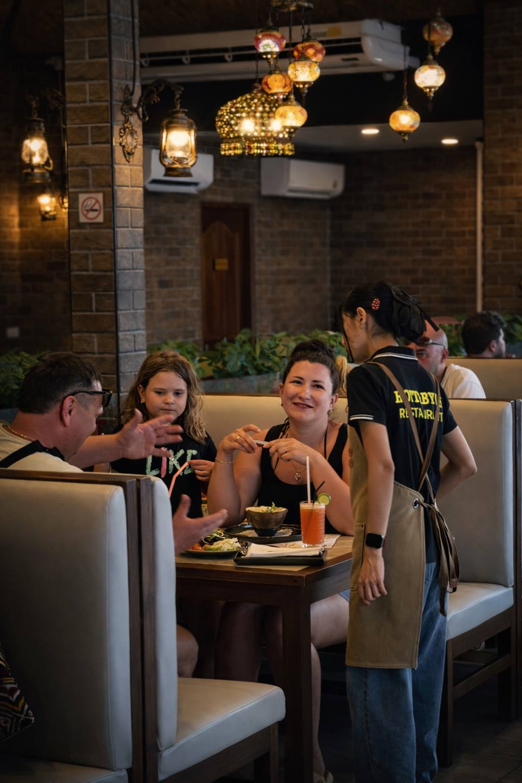 Hottabych restaurant atmosphere