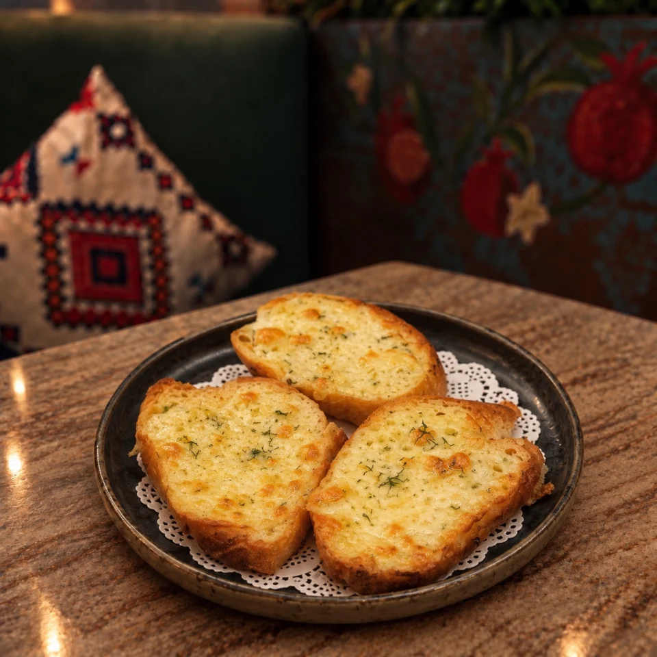 Чесночные гренки с сыром